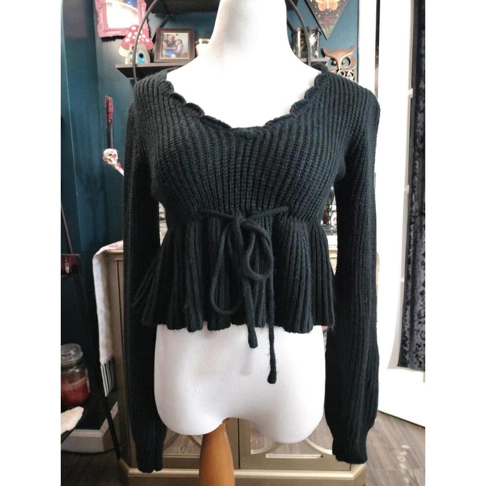 Black knitted crop top sweater